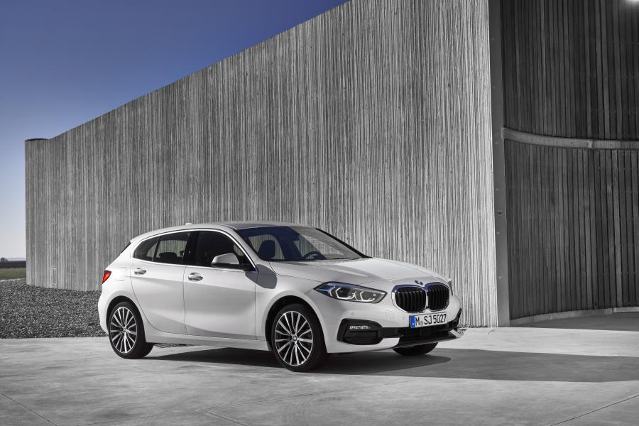  BMW 118i Sportline (F40) 2019 года  (WW) (фото 1 из 81)